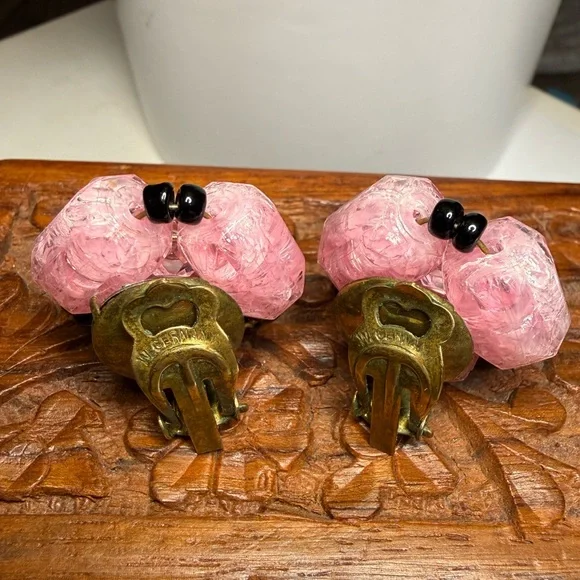 Vintage West Germany Pink Art Glass Cluster Clip On Earrings - Picture 2 of 2